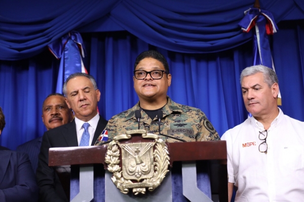 El director del COE, general de brigada Juan Manuel Méndez García informa  a la poblaciòn.