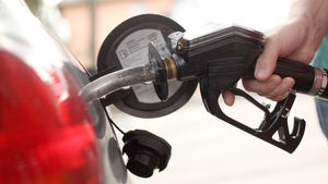 Crisis internacional de precios del petróleo provoca alzas de combustibles