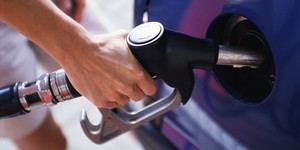 Gobierno continúa frenando alzas de combustibles con subsidio de RD$900 millones