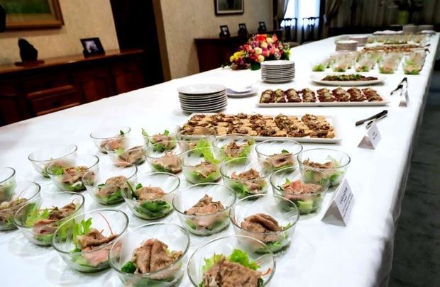 La residencia del embajador de Japón en Uruguay, Tatsuhiro Shindo, sirvió de marco para un acto de presentación de la carne wagyu nipona en el país suramericano.