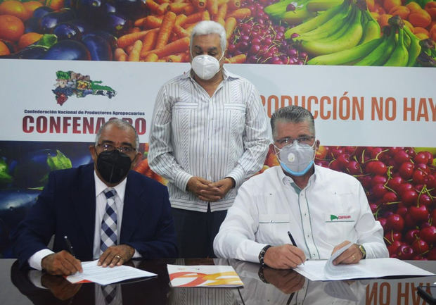 Cooperativa Nacional de Seguros y CONFENAGRO firman alianza de colaboración.