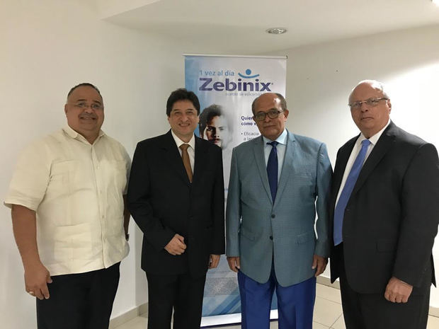 Neurólogo hondureño junto a reconocidos médicos dominicanos en la conferencia sobre el Zebinix ( antiepiléptico).