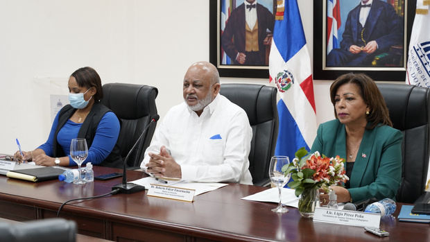 Consejo Nacional de Educación aprueba uso de libros digitales en los centros educativos a nivel nacional.