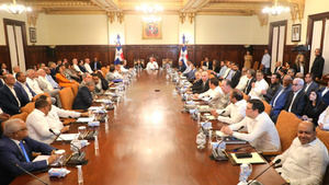 Luis Abinader encabeza Consejo de Ministros y Directores en el Palacio Nacional