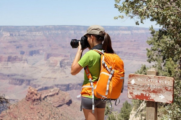 Turista tomando fotos