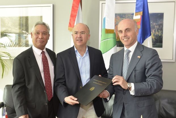Convenio entre la institución española y el Mnisterio de Ambiente 