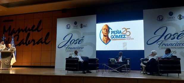 Conversatorio sobre la vida de Peña Gómez.