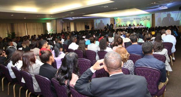 COOPNAMA celebra su 48 aniversario con entrega de 170 nuevas becas a hijos de socios