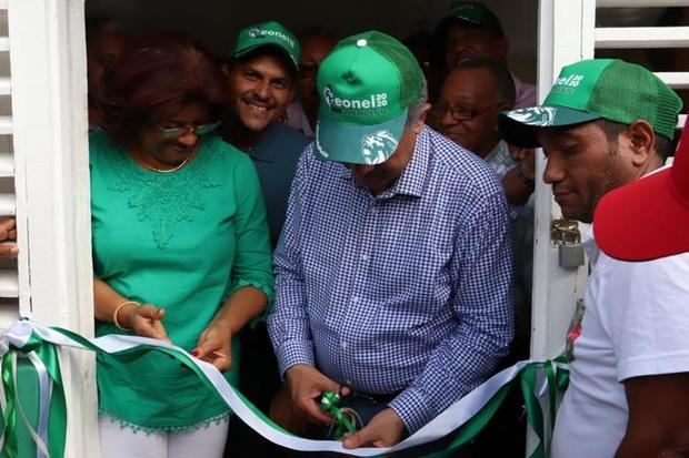 El candidato presidencial por la Fuerza del Pueblo, Leonel Fernández, inauguró el primer local de ese partido político en Dajabón.