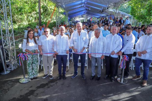 Corte de cinta de FESTUR Sánchez Ramírez 2024.j