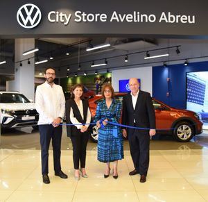 Avelino Abreu, SAS inaugura City Store Volkswagen en Downtown Center