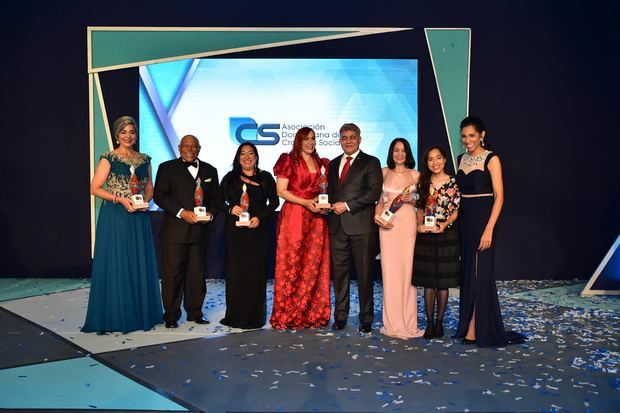 María Elena Núñez, Adriano De la Cruz, Susana Veras, Marisol Henríquez, el general Miguel Angel Cordero Mejía, Martha Queliz, María Mercedes y Rosa Arredondo.