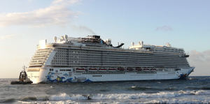 Crucero queda encallado al abandonar puerto al norte de República Dominicana