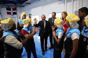 Presidente Medina encabeza inauguración de planta de ingeniería plástica 