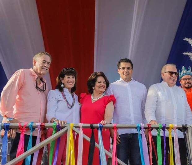 Richard Bernstein, la embajadora de Estados Unidos en el país, Robin S. Bernstein, Gloria Mejía de Selman, el alcalde del Distrito Nacional, David Collado, y el ministro de Cultura, Eduardo Selman. 