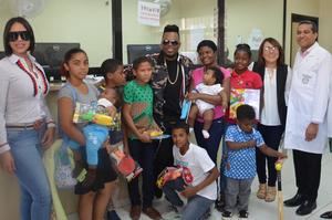 Acroarte visita al pabellón infantil del Hospital Vinicio Calventi 