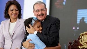 Medina entrega tres modernas escuelas para 1,925 estudiantes de San Cristóbal