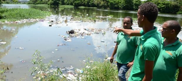 El Ministerio de salud Pública recomendó este lunes no usar agua de río Isabela.