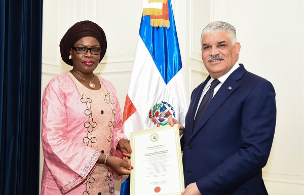 Canciller Miguel Vargas y embajadora de Nigeria en RD, Janet Omoleegho Olisa