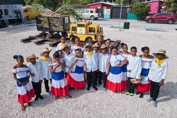 Grupo de niños que participaron en el evento.