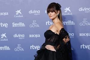 El negro el color de una noche, con una Penélope Cruz deslumbrante (poner los tres vestidos que aparecen)