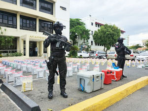 La DNCD decomisa 897 paquetes de presumible cocaí­na en Matanzas, Peravia