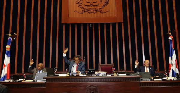 Momento de la aprobación en el Senado.