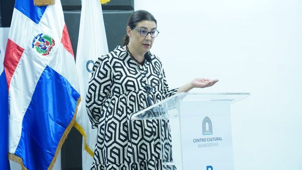 Brigitte Veyne, consejera de Cooperación y Acción Cultural de la Embajada de
Francia en Santo Domingo.