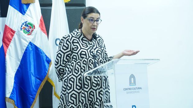 Brigitte Veyne, consejera de Cooperación y Acción Cultural de la Embajada de
Francia en Santo Domingo.