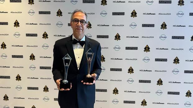 El señor José Mármol, vicepresidente ejecutivo de Comunicaciones
Corporativas, Reputación y Banca Responsable del Grupo Popular, recogió los reconocimientos.