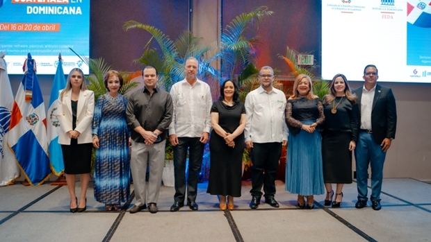 Denys Cabral, Rosa Maria Nadal, Luis Alfonso Bosch, Javier Zepeda, Sarah Paulino embajadora, Hecmilio Galván. Irma Rondón, Belkys Yérmenos y Alfredo Castro.