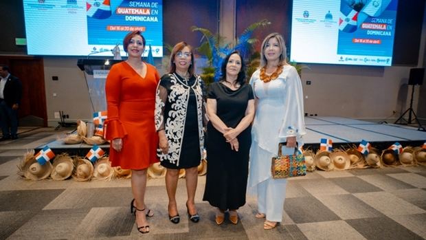 Veronica Ureña, Gloria Fulcar, Sarah Paulino embajadora de Guatemala y Rita Soriano.