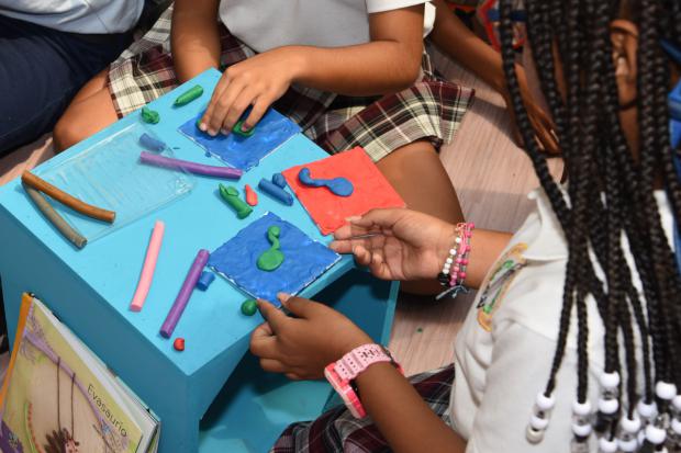 Cuesta Libros trae al país al autor y artista internacional, Memo Plastilina