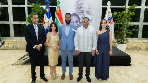 Guido Gómez Mazara, Sandra Nogué, Ndaba Mandela, Pablo Ulloa, Marleni Pimentel y Erika Álvarez.