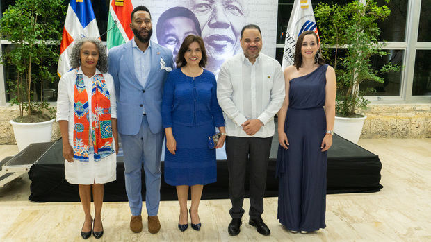 Erika Álvarez, Ndaba Mandela, Margarita Cedeño, Pablo Ulloa y Marleni Pimentel.