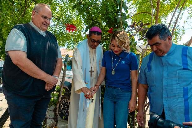 Momento de la bendición de una de las obras realizadas por parte de monseñor
Tomás Alejo Concepción.