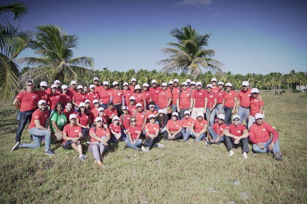 Voluntariado corporativo denominado Voluntarios en Acción (VEA), realizaron la siembra de más de ochocientos (800) mangles de tipo botón, negro, blanco y rojo en el Parque Ecológico de Nigua en San Cristóbal.