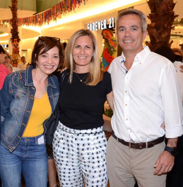 Milly Pinto, María Rosa Serrano de Martinón y Enrique Martinón 