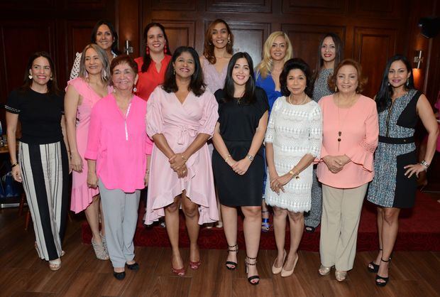 Parte de las madres inspiradoras que fueron reconocidas por el equipo de redacción de Diario Hispaniola.