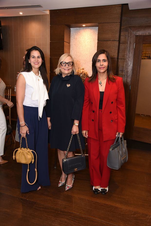 Leslie Álvarez de Logroño y Michelle Morel y Madelyn Martínez.