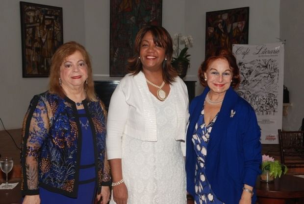 Mildred de Sánchez Noble, Amarilys Duran y María Cristina de Farías.