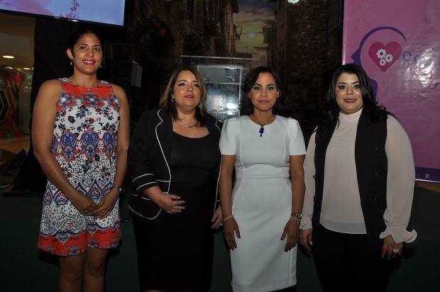  MIOSOTIS ROSSI, Krismelys Brito Padilla, Michelle Santana y Amelia Ledesma Duval