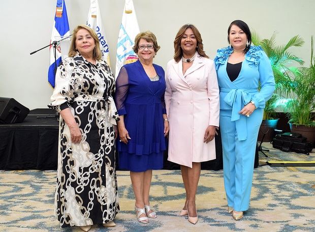 Pasadas presidentas. Luisa de Aquino, Verónica Sencion, Amarilys Duran Salas y Sulin Lantigua de Glass.