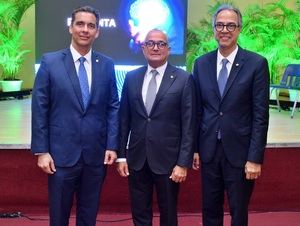 Juan Lehoux Amell, Francisco Ramírez y José Mármol, ejecutivos del Banco Popular patrocinador oficial.