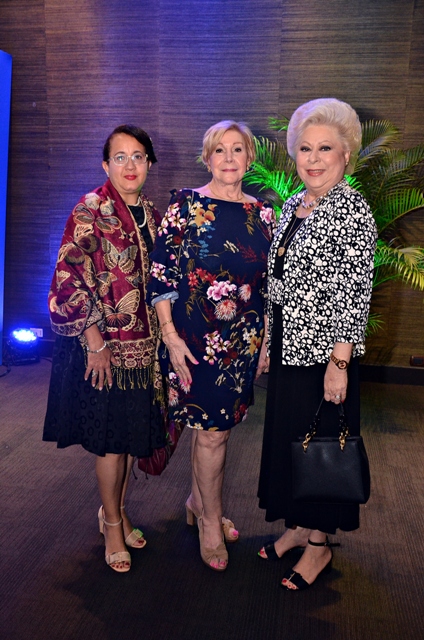 Mayra Almonte, Angelita Quezada y Amalia de Fernández.