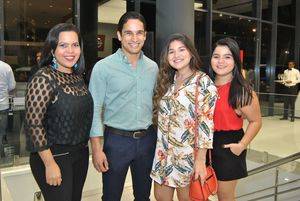 Marielle Araujo, Arnaldo Ruiz, Alexa Muñoz y Grace Herrera. 