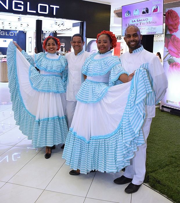 Ballet del Ministerio de Turismo deleito a los presentes con su baile.