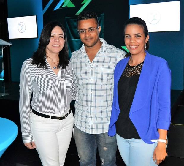 Durante el desarrollo de la actividad figuran  Rhina Ibert, Carlos Francisco Elías y Lidia Iglesias Bastos.