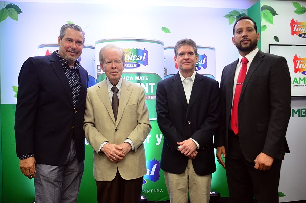 Jorge Rivas, Jose Luis Corripio Estrada (Don Pepin), Jose Alfredo Corripio y Jose Anibal Peralta, director de Mercadeo.