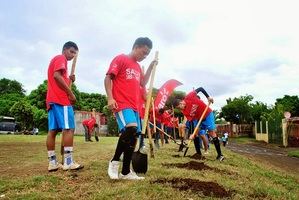 Voluntarios de Claro siembran más de dos mil árboles